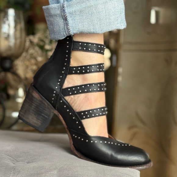 FREEBIRD distressed western country style Black Leather Buckle Ankle Boots - Picture 13 of 13